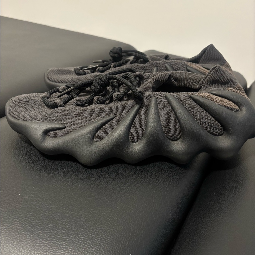 Black Yeezy 450